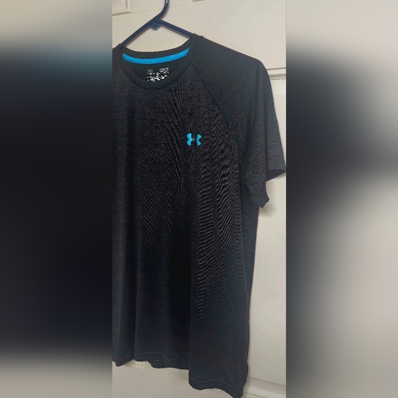 Men's Size Small Like New Short Sleeved Under Armour Loose Fit Heatgear Shirt. - Picture 3 of 10